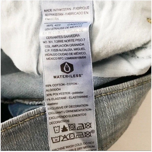 NWT Light Wash Mid Rise Shorts 29” Waist - Picture 5 of 12